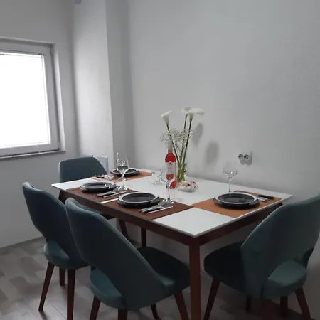 Shirok Sokak 4 Apartment *